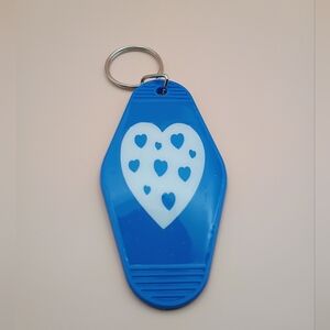 Vintage Style Blue And White Cut Out Heart Motel Keychain